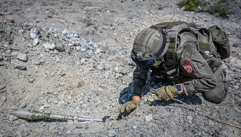 An Austrian soldier on KFOR’s Explosive Ordnance Disposal (EOD) Team trains in identifying and neutralising explosive devices and weapons.