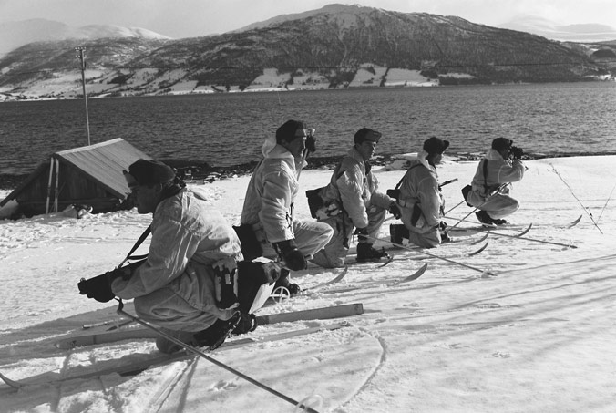 Soldiers squatting on skis during Avalanche Express