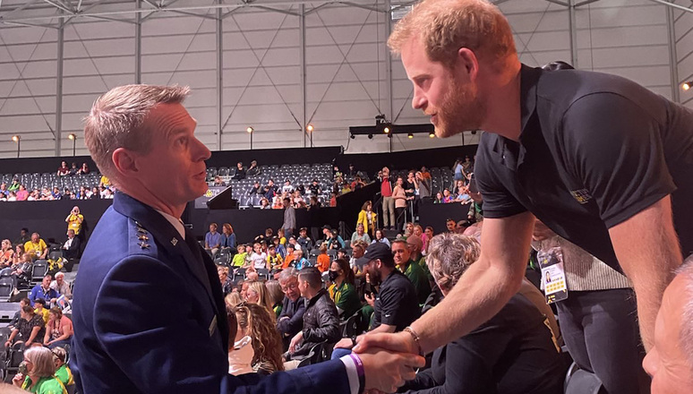 Lieutenant General Lance Landrum with Prince Harry, Duke of Sussex at 2022 Invictus Games