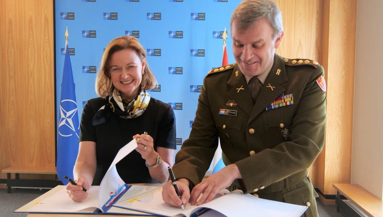 A Letter Of Intent was signed between Colonel Guy Hoffmann, Luxembourg's National Armaments Director, and NSPA General Manager, Ms Stacy Cummings, at NSPA Headquarters in Luxembourg on 25 May 2022.