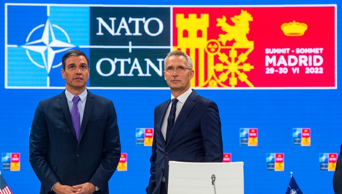 Secretary General Jens Stoltenberg thanks Spanish Prime Minister Pedro Sánchez for hosting the historic NATO Summit as he arrives in Madrid