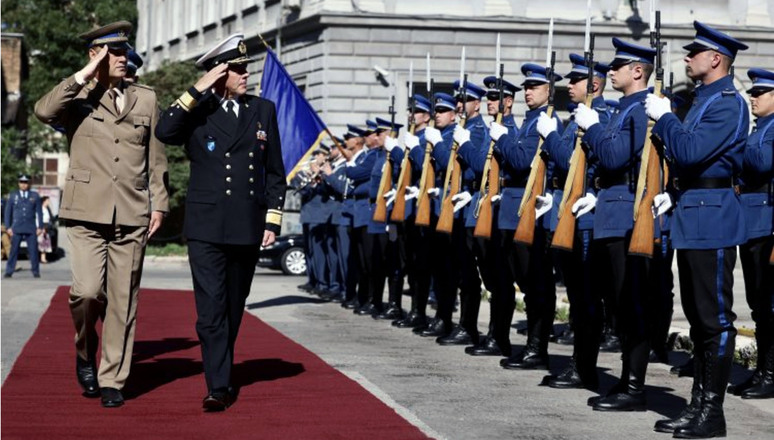 The Chair of the NATO Military Committee, Admiral Rob Bauer and the Bosnian Chief of Defence, Lieutenant General Senad Mašović