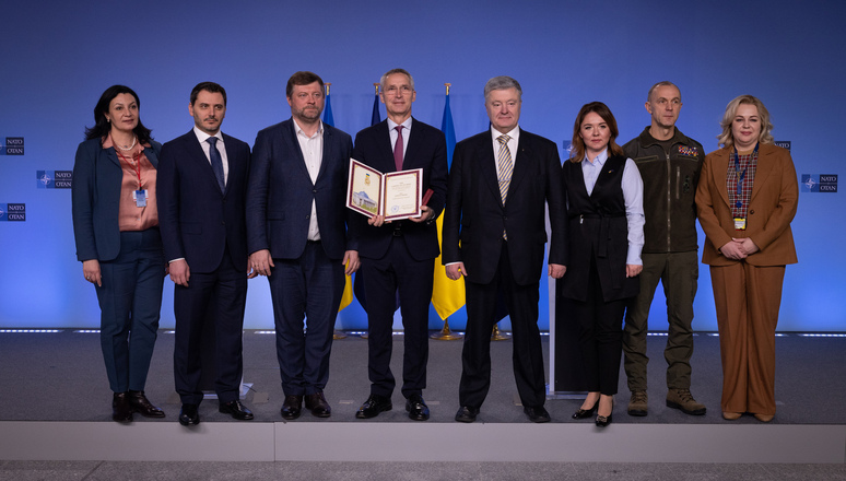 NATO Secretary General accepts Honorary Award of Ukraine's Verkhovna Rada 