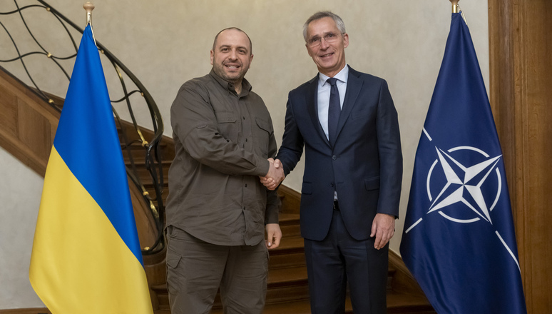Secretary General and Ukrainian Defence Minister discuss battlefield situation