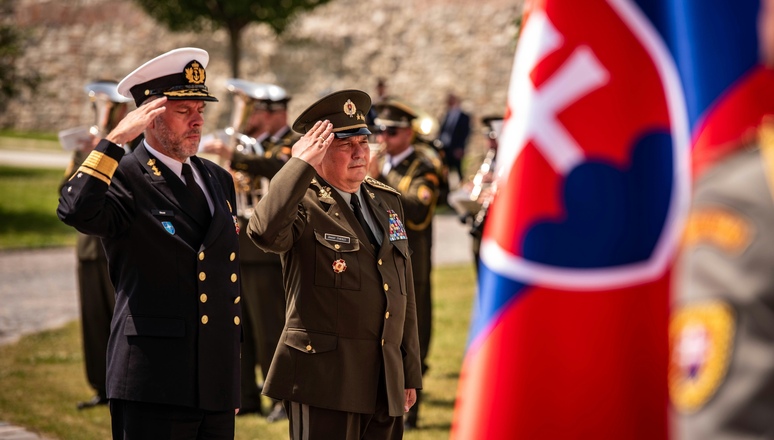 Admiral Rob Bauer, Chair of the NATO Military Committee and General Daniel Zmeko, Chief of the General Staff, Slovak Armed Forces at the official military honours ceremony