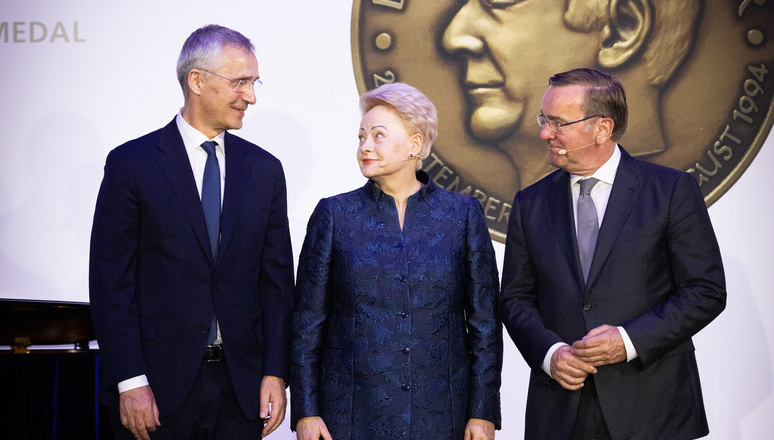 NATO Secretary General lauds President Grybauskaitė at Manfred Wörner Medal ceremony