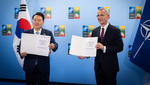 230711c-003.jpg - NATO Secretary General meets the President of the Republic of Korea - 2023 NATO Vilnius Summit, 92.16KB