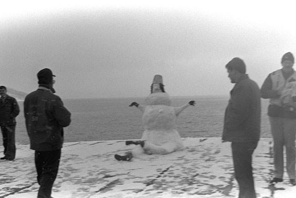 1992 - Crew admire snowman they built during exercise Teamwork, 25 March 1992 