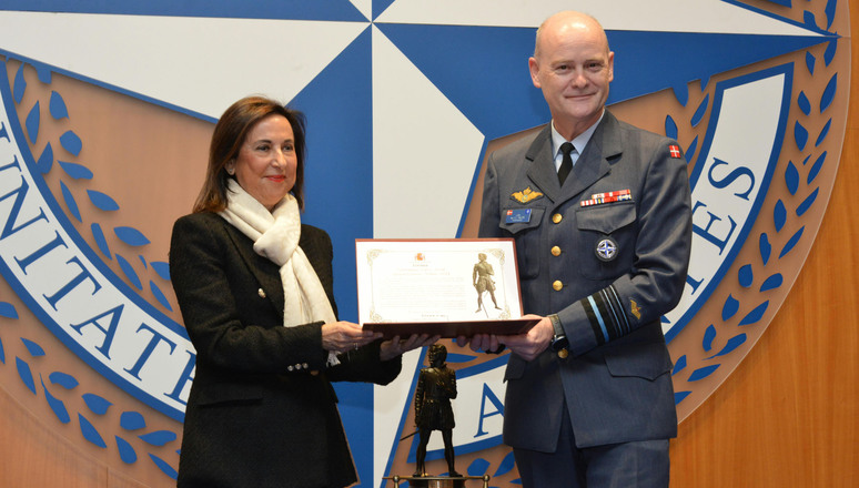 Lieutenant General Max Nielsen and Spanish Minister of Defence Ms Margarita Robles Fernández