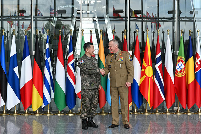 Major General Dacian-Tiberiu Șerban, the Director of the NATO Cooperative Security Division, met with their Korean counterparts headed by Rear Admiral Dong Goo Kang, Director of the Strategy and Plans Division of the Joint Chiefs of Staff.