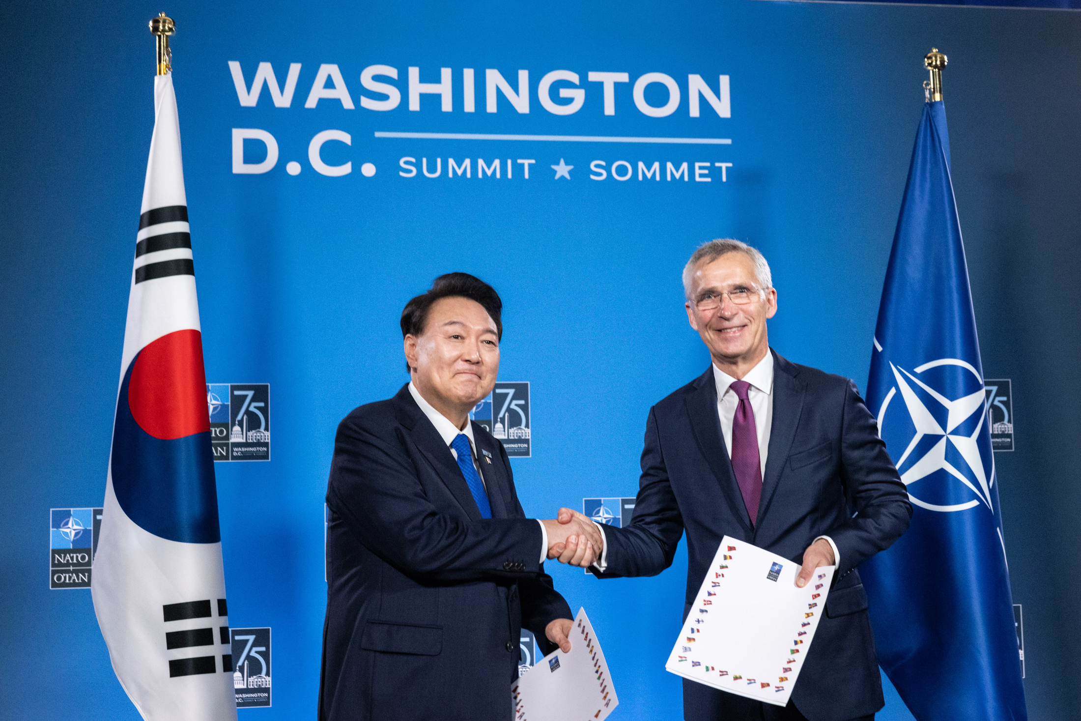 NATO Photo gallery NATO Secretary General meets with the President of the Republic of Korea