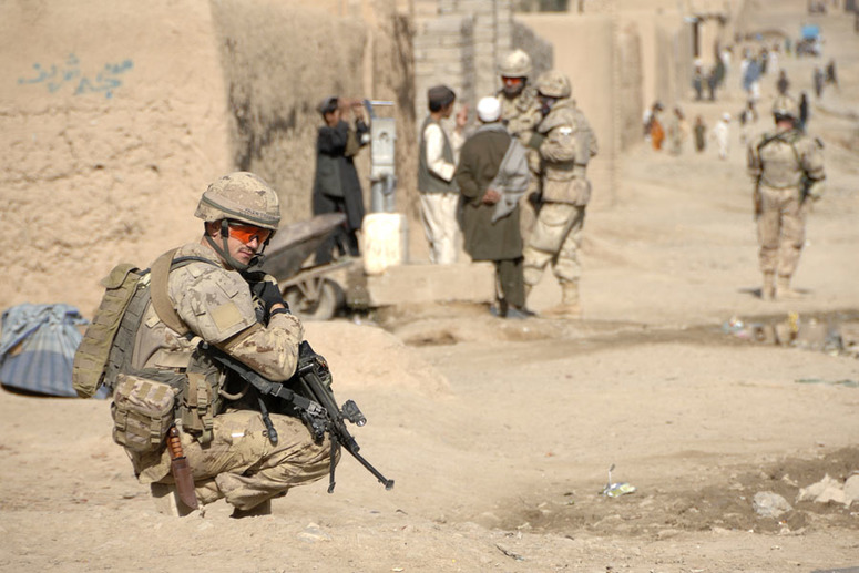 English/Anglais AR2010-5003-17 February 2, 2010 KANDAHAR CITY, AFGHANISTAN  Corporal Adam Naslund watches his arcs as other members of the patrol stop to speak with locals.  Members of Stab A from the Kandahar Provincial Reconstruction Team (KPRT) conduct a foot patrol in District 9 of Kandahar City on 2 February 2010.  Joint Task Force Afghanistan (JTF-Afg) is the Canadian Forces (CF) contribution to the international effort in Afghanistan. Its operations focus on working with Afghan authorities to improve security, governance and economic development in Afghanistan. JTF-Afg comprises more than 2,750 CF members.  Photo credit: Master Corporal Matthew McGregor, Image Tech, JTFK Afghanistan, Roto 8  Français/French AR2010-5003-17 Le 2 février 2010  KANDAHAR CITY, AFGHANISTAN  Le Caporal Adam Naslund vérifie ses arcs de tir pendant que des membres de la patrouille sarrêtent pour parler avec les habitants du coin.  Les membres du « Stab A » de lÉquipe provinciale de reconstruction de Kandahar (ÉPRK) font une patrouille à pied dans le district No 9 de Kandahar City le 2 février 2010.  La Force opérationnelle interarmées Afghanistan (FOI-Afg) est la contribution des Forces canadiennes (FC) auprès de leffort international en Afghanistan.  Les opérations canadiennes sarticulent autour du travail avec les autorités afghanes afin daméliorer la sécurité, la gouvernance et le développement économique du pays. La FOI-Afg se compose de plus de 2 750 membres des FC  Photo : Caporal-chef Matthew McGregor, Tech Imagerie, FOIK, Afghanistan, Roto 8